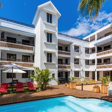 Les Cerisiers - Beach Apartment With Pool, Few Steps To The Beach Flic en Flac Exterior foto