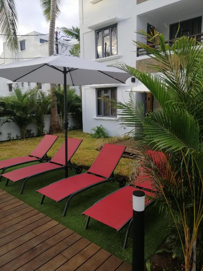 Les Cerisiers - Beach Apartment With Pool, Few Steps To The Beach Flic en Flac Exterior foto