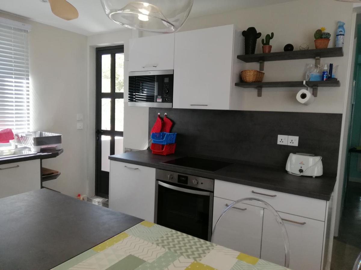 Les Cerisiers - Beach Apartment With Pool, Few Steps To The Beach Flic en Flac Exterior foto
