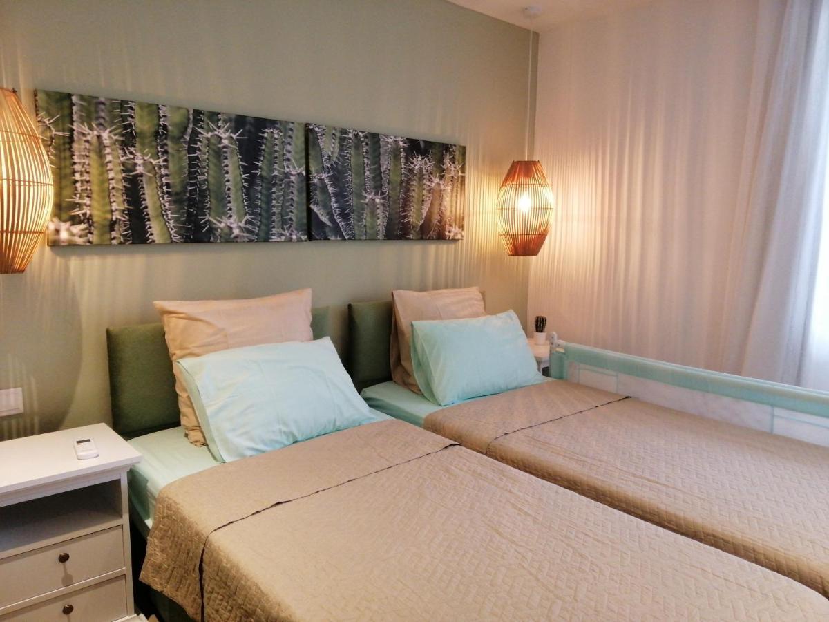 Les Cerisiers - Beach Apartment With Pool, Few Steps To The Beach Flic en Flac Exterior foto