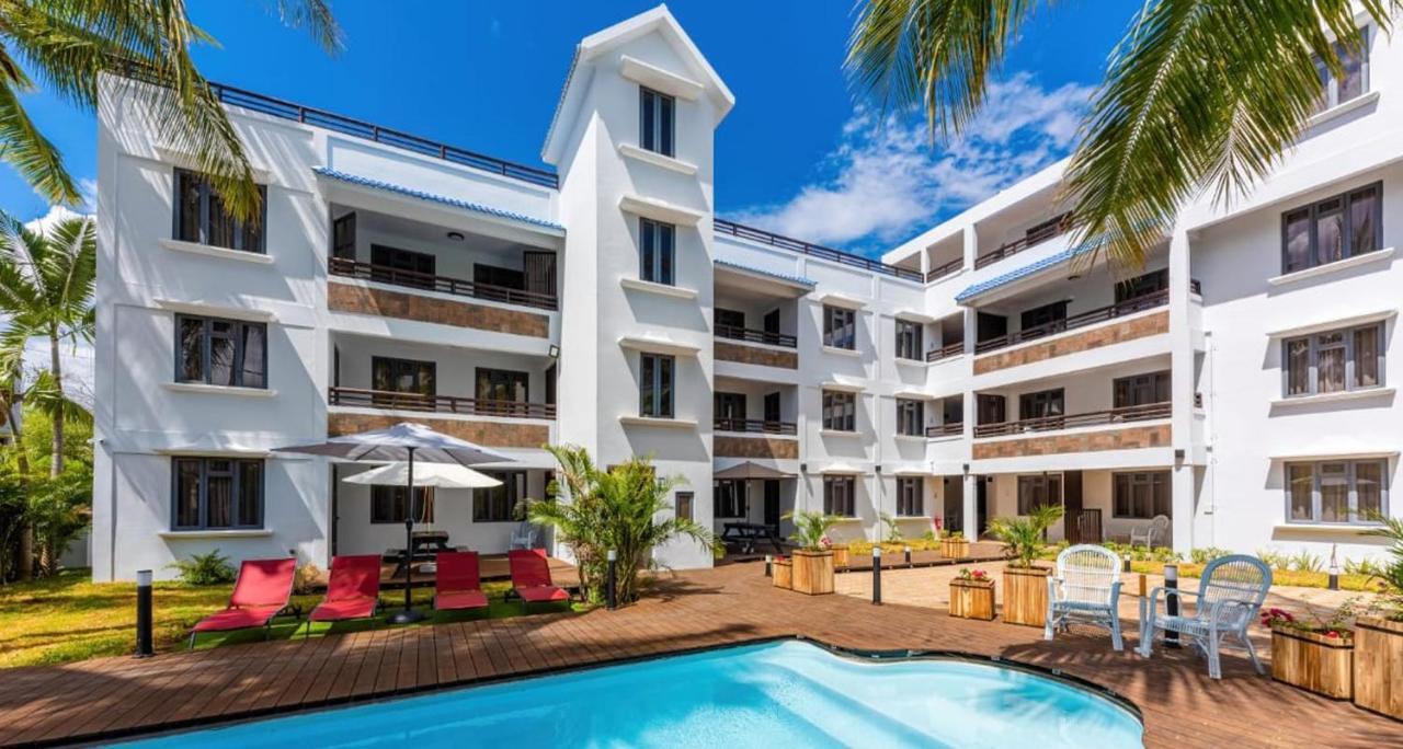 Les Cerisiers - Beach Apartment With Pool, Few Steps To The Beach Flic en Flac Exterior foto