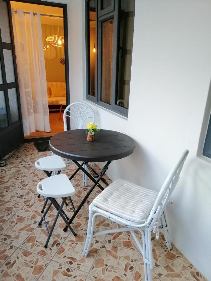 Les Cerisiers - Beach Apartment With Pool, Few Steps To The Beach Flic en Flac Exterior foto